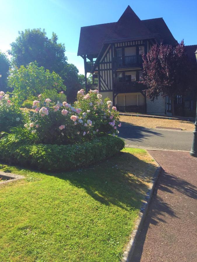 Domaine Prive, , Piscine, Jacuzzi, Joli Appartement Deauville Eksteriør billede